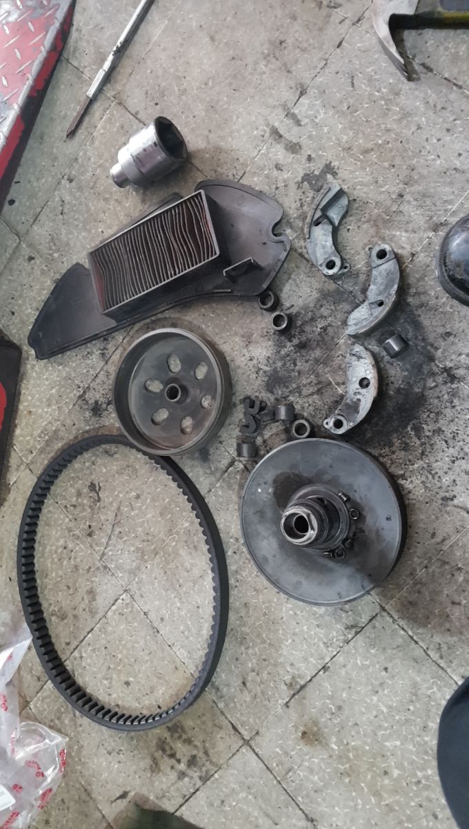 Cảnh Báo Rủi Ro Từ Xe Tay Ga Cũ: Tại Sao Cần Làm Nồi Xe Tay Ga? 4 Bộ nồi tay ga cũ: bố chuông, dây đai (dây curoa), pulley...