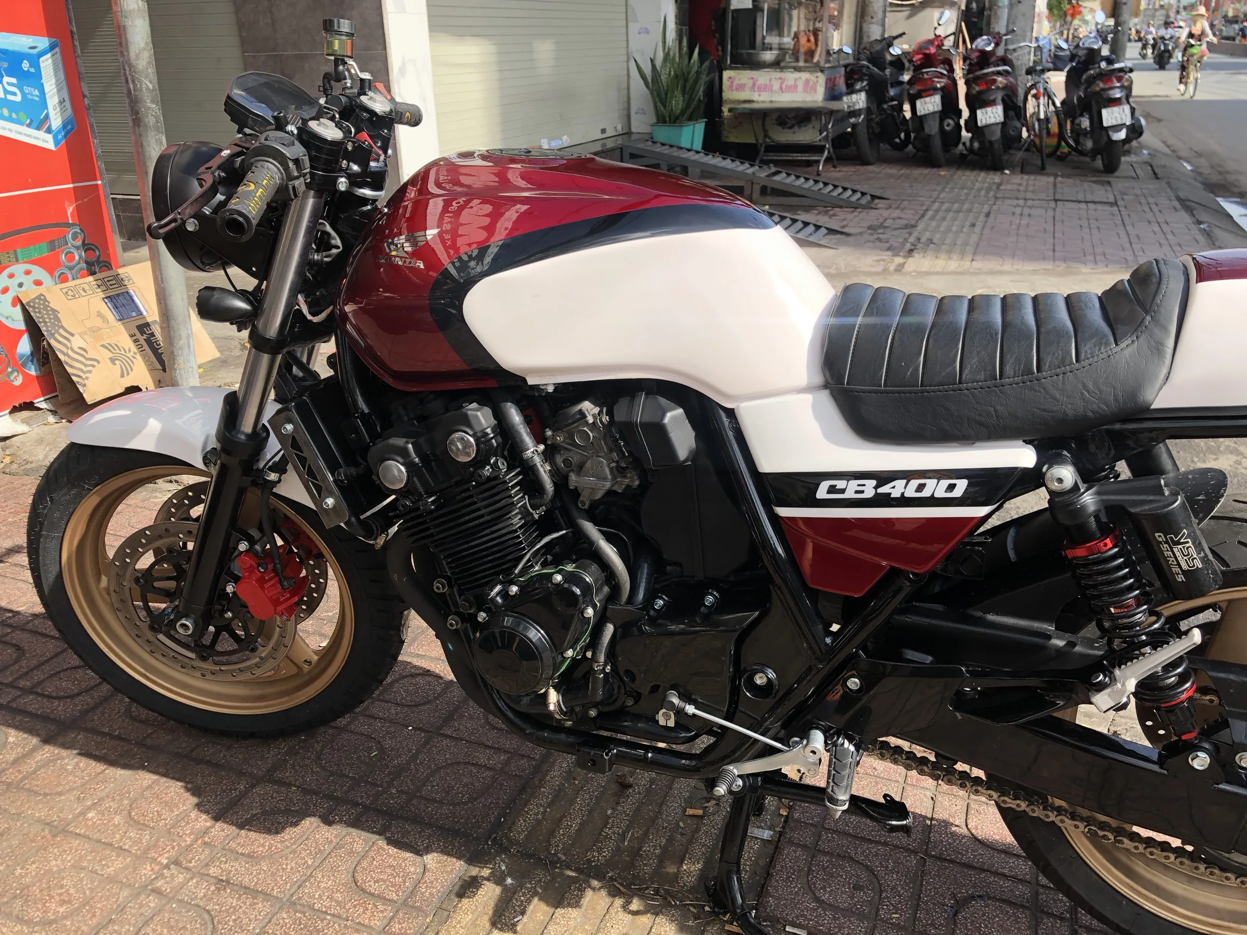 Sơn xe tân trang Honda CB400