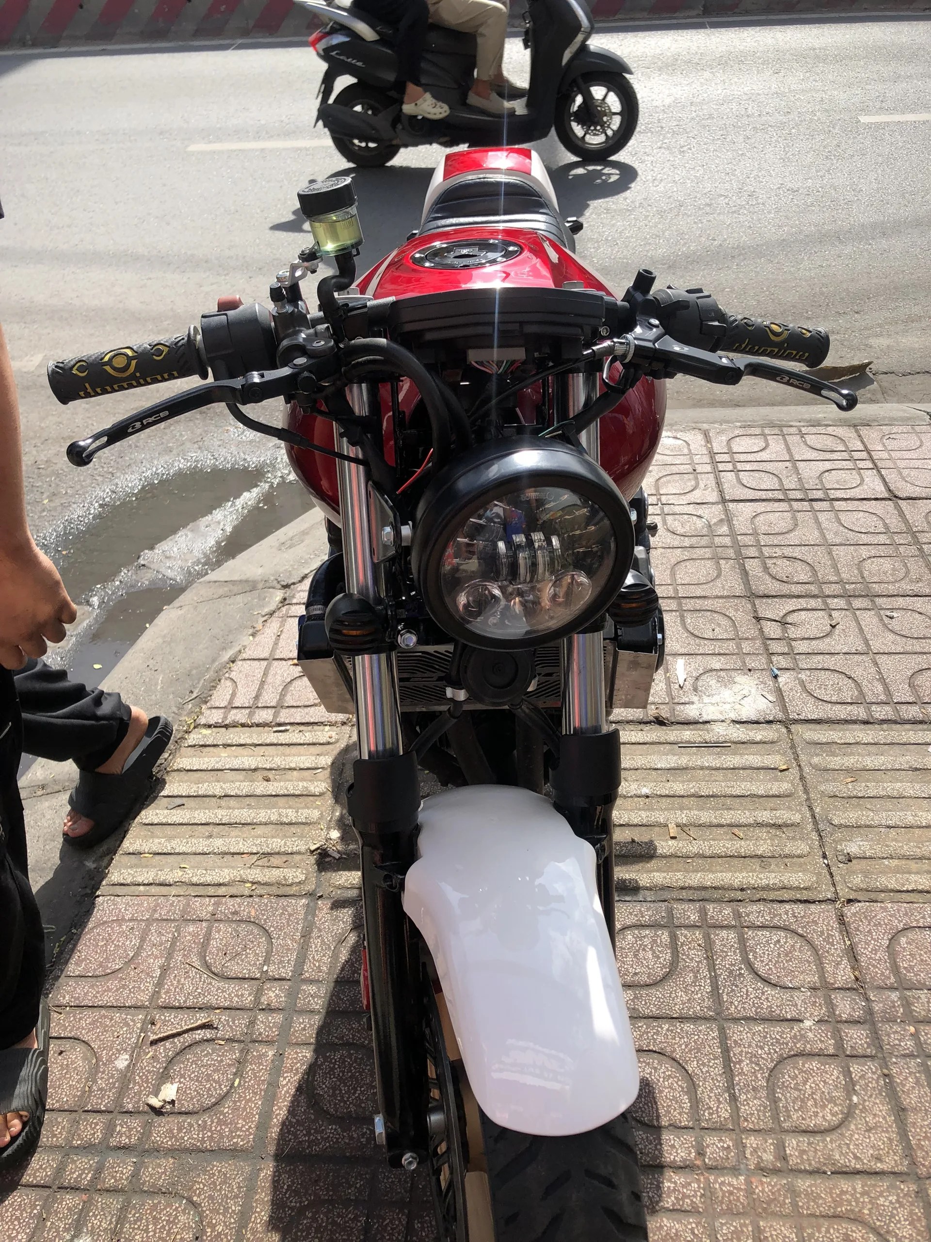 Sơn xe tân trang Honda CB400