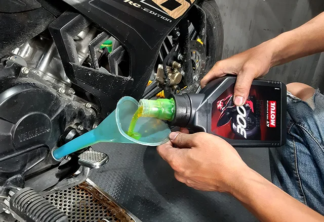 Phụ gia nhớt và Motul 300v